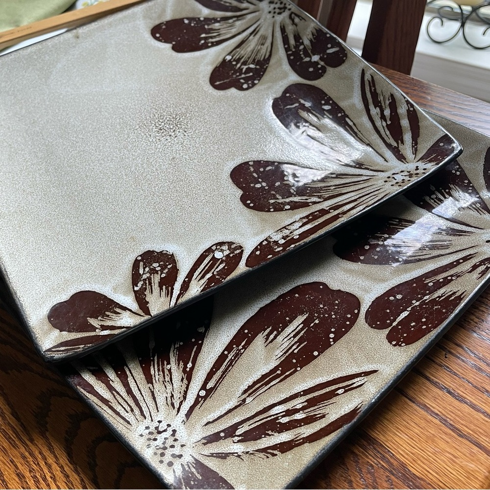 Set of two Brown Floral Dinner Plates by SIMPLE DINING